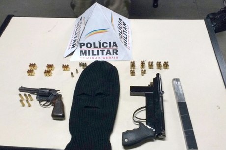 Também foram apreendidas diversas munições