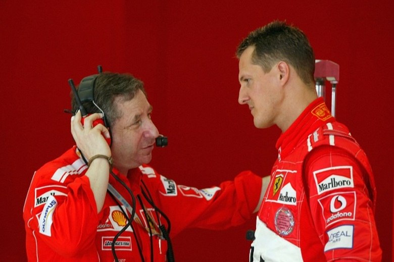 — Felizmente, Schumacher não está morto, mas sua vida e a de
sua família mudaram. Ele é bastante reservado, e nós consideramos que sua vida
privada deve ser respeitada. Schumacher não é mais um personagem público