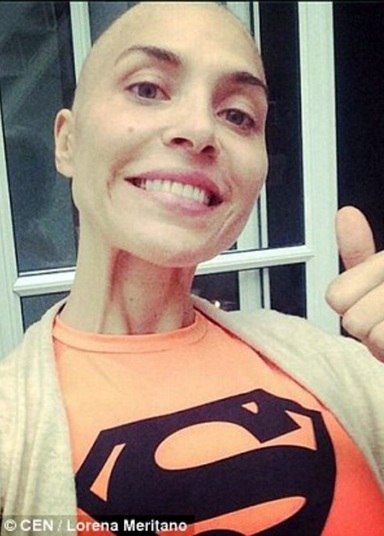 — Hoje, ele disse que quer se separar de mim. Que está me deixando, pediu o divórcio. Falou que está deixando o barco. Mas sei que Deus não vai me abandonar