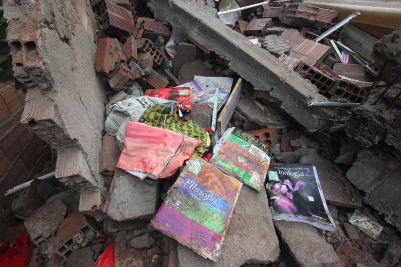 Os três feridos foram levados para o Hospital Salgado Filho,
no Méier, zona norte. Ronie foi atendido e já teve alta. Já Alexandre e
Rosemari permanecem no centro de trauma da unidade, mas sem gravidade