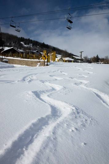 Na Carolina do Norte, seis pessoas morreram em um acidente registrado em uma estrada congelada - o que deixa a pista extremamente escorregadia