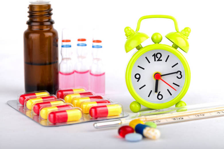 Danielle está compartilhando sua história para garantir que outros pais atentem aos sintomas. — Se não tivéssemos corrido com Finley direto para o Hospital Southampton General, ele poderia ter morrido. Nós poderíamos tê-lo colocado para dormir pensando que ficaria melhor na manhã seguinte, mas a Síndrome de Steven Johnson avança tão rápido que ele teria morrido se tivéssemos feito isso.Segundo a mãe, quando o bebê chegou ao hospital, seus órgãos começaram a parar de funcionar 