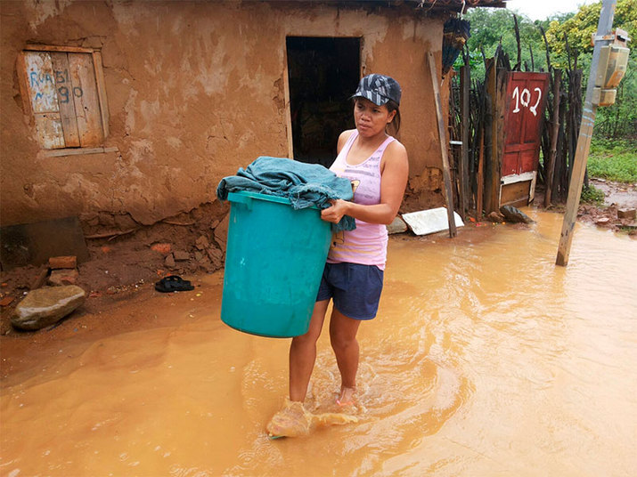 Apesar do susto, ninguém ficou ferido. Mas, muitas famílias perderam roupas, móveis e eletrodomésticos 