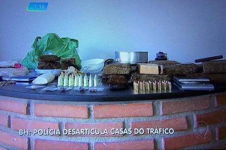 PM apreendeu maconha, crack e cocaína no imóvel