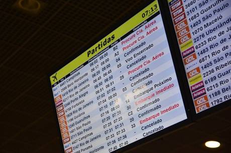 Greve começou às 6h em 12 aeroportos do País