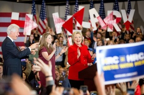 Hillary ganhou apertado primária incial e disputa outra nesta terça