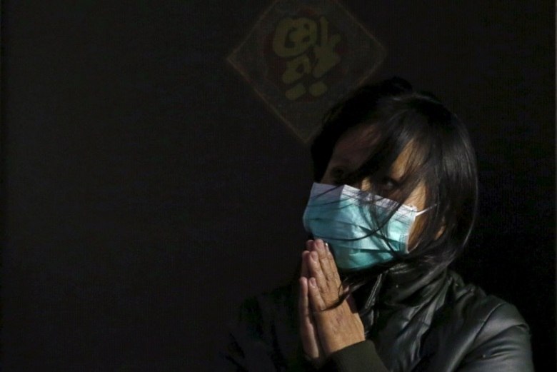 Familiares das vítimas rezavam enquanto aguardavam por informações 