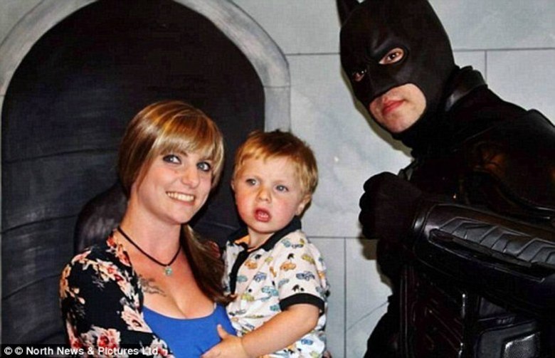 Jade Pateman, de County Durham, na Inglaterra, tinha um filho de dois anos de idade chamado Oscar. Ela desenvolveu câncer de colo de útero no fim de 2014, mas a doença só foi confirmada pelos médicos em maio de 2015. Quando a notícia de que o câncer era terminal lhe foi dada, a jovem descobriu que viveria no máximo por mais dois anos   