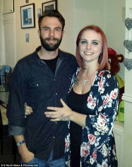 Com a notícia da piora da condição de saúde de Jade, parentes e amigos passaram a realizar seus últimos desejos. Eles organizaram uma cerimônia de união entre ela e o namorado Simon — com quem vivia até descobrir a doença. Em seus últimos dias, a jovem voltou para a casa de sua família para receber cuidados constantemente