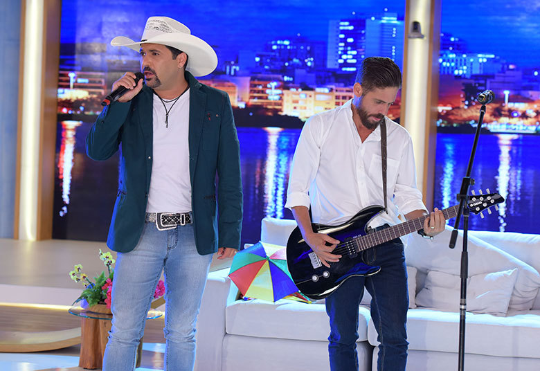 Os sertanejos também relembram os momentos difíceis, as confusões e polêmicas envolvendo o nome deles e a volta por cima de Hudson• Acesse o R7 Play e assista na íntegra a todos os programas da Record! Clique e experimente!