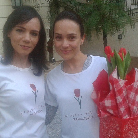 Apesar da depressão, Danielle
conta que ficou curiosa e começou a pesquisar se haviam outras pessoas no País
diagnosticadas com Parkinson tão jovens quanto ela 