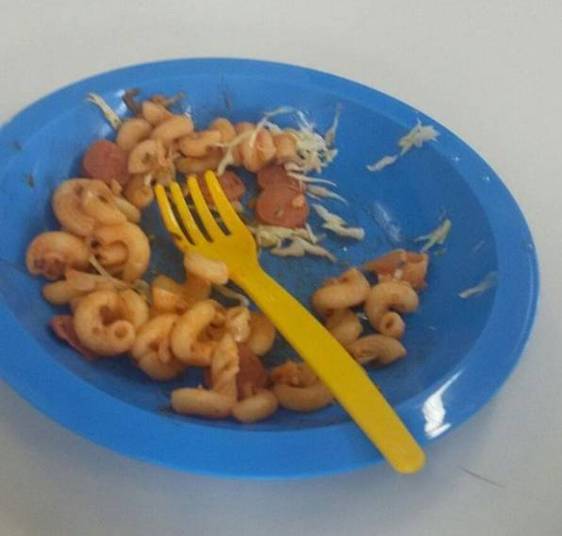 A secretaria explicou que o oferecimento da merenda acontece a partir de um acordo entre governos federal, estadual e municipal. Na foto, merenda da Escola Estadual Maria José, centro da capital