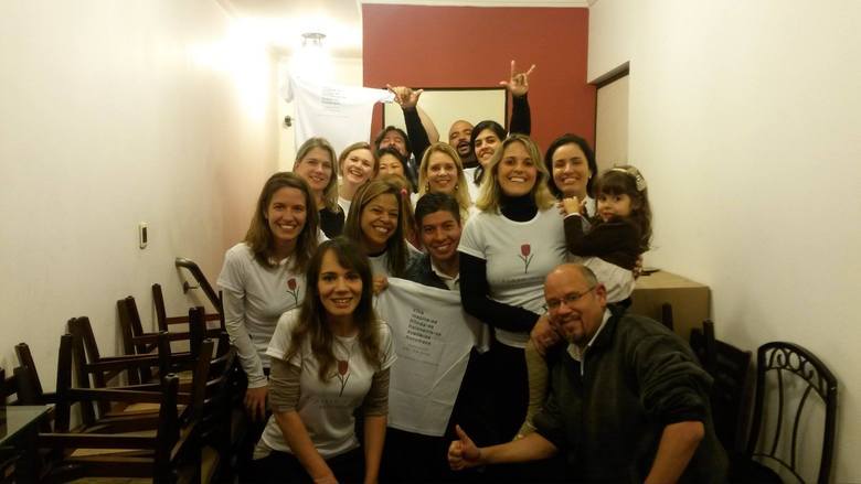 — Tive uma certa dificuldade para encontrar pessoas jovens
com a doença. Não existe nenhum programa voltado só para pessoas mais novas
portadoras da doença