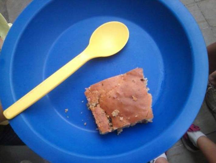 O repasse por aluno é de R$ 0,30 (federal) e R$ 0,55 (estadual). Já o municipal, depende de cada prefeitura. Como algumas administrações municipais romperam o contrato com o governo, pode acontecer demora na contratação de novas merendeiras. Na foto, merenda da Escola Estadual Paulo Machado de Carvalho, no centro