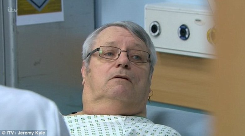 Colin foi diagnosticado com câncer depois de encontrar uma pequena ferida vermelha na ponta do seu órgão sexual