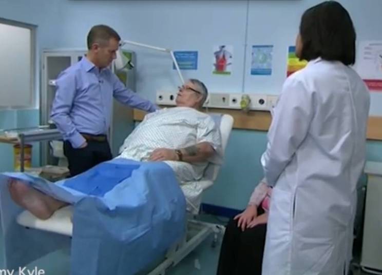 Colin contou ao apresentador do programa que, quando descobriu a ferida em seu genital, pensou que fosse 'apenas uma coceira' e que 'logo iria passar'. — Duas semanas depois, surgiu uma úlcera dolorosa, e eu fui encaminhado para um urologista