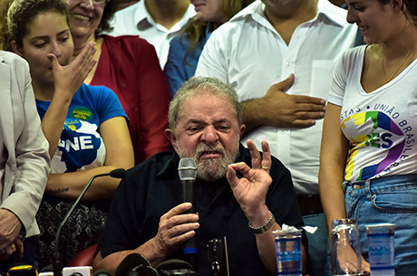 Golpe: Lula aceita Ministério para fugir da cadeia
