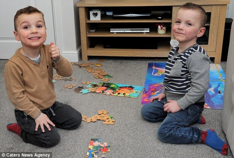 Segundo a mãe, a relação de Joel com o irmão gêmeo, Louie, sempre foi de muito companheirismo.— Foi difícil para Louie ficar sem conviver com o irmão por todo esse tempo. No entanto, Tammy disse que agora ambos os filhos estão retomando a convivência que tinham antes, cheia de afeto e amizade