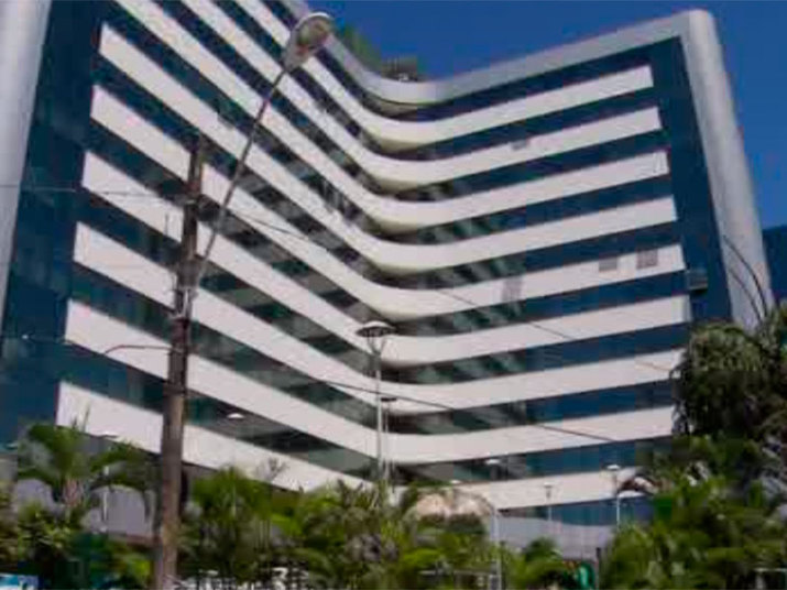 Em nota, a assessoria do Hospital da Bahia informou que o
fato ocorreu em via pública, fora das dependências da instituição. Ressalta,
também, que o segurança acusado de omissão de socorro não faz parte do quadro
de funcionários da unidade hospitalar, mas sim do Centro Médico, que fica ao
lado do hospital, no Bloco A, e tem gestão independente. O hospital informou
que em momento algum recebeu solicitação para a prestação de socorro