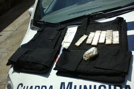 Material foi achado no lote localizado na rua Ester de Lima