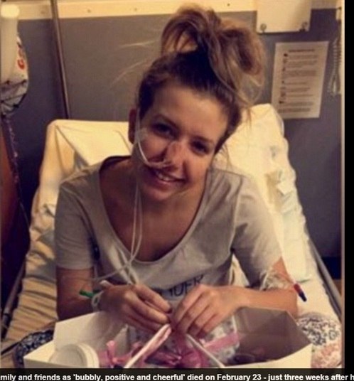 O adenocarcinoma afeta muitas partes do corpo, incluindo o
cólon, peito, esófago, pulmão, pâncreas, próstata. No caso da jovem, as dores
começaram a aparecer em diversas partes do corpo, em novembro do ano passado