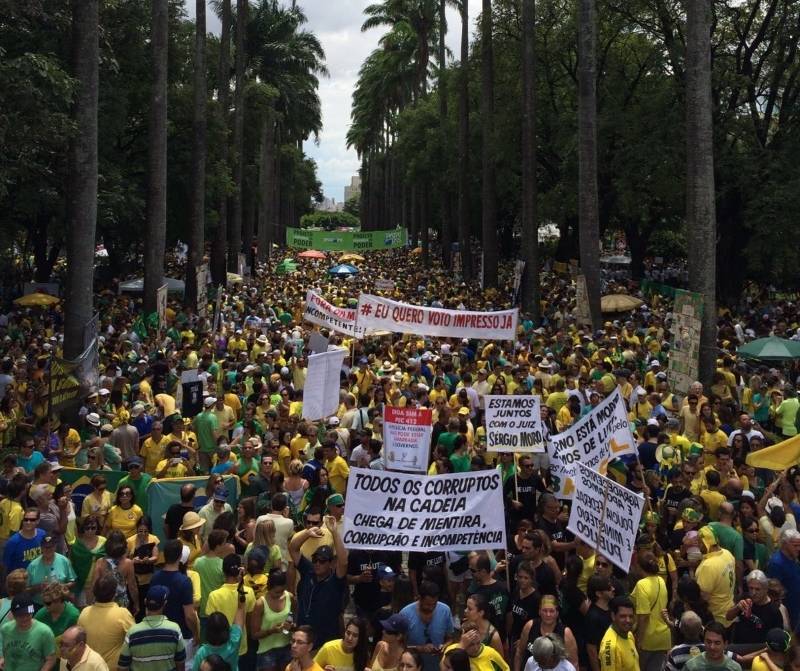 Chuva dispersa manifestantes em Belo Horizonte Notícias R7 Minas Gerais