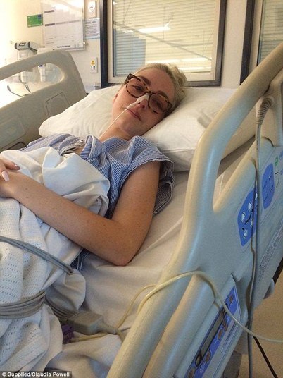 A sempre discreta Claudia deixou a timidez de lado e passou a relatar
diariamente sua luta contra as doenças em seu blog, e, para ela, o apoio dos
leitores tem sido importante para ela se manter firme. 



— Apesar de tudo, eu continuo positiva