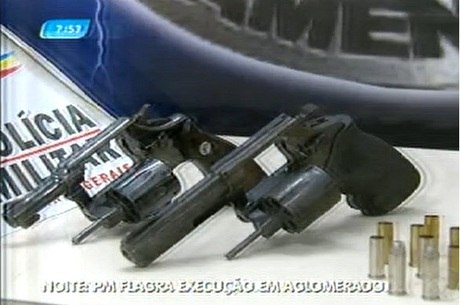 Um suspeito foi baleado e preso com dois revólveres calibre 38