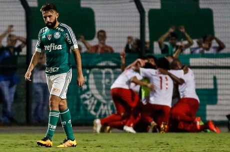 Allione lamenta após gol do Red Bull nesta quinta no Pacamebu