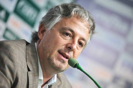 Nobre diz que Palmeiras tentou mudar data de jogo e nega acordo com construtora