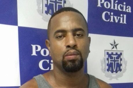 Assaltante rendeu o funcionário que cuidava do setor, obrigando-o a colocar os celulares e notebooks num saco plástico