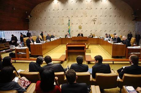 Placar foi de 6 votos favporáveis a suspensão contra 4 votos que mantinham a lei sancionada por Dilma em abril