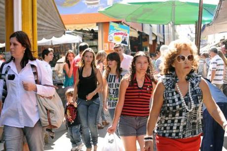 Mulheres se sentem inseguras ao caminhar nas ruas