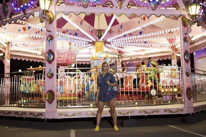 Carol diz ter amado fazer o ensaio no local.— Achei superinteressante a ideia de fotografar no parque, pois amo muito me divertir, e juntar diversão com trabalho é excelente