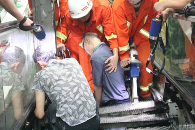 Após o resgate, o chinês foi levado às pressas para um hospital local
