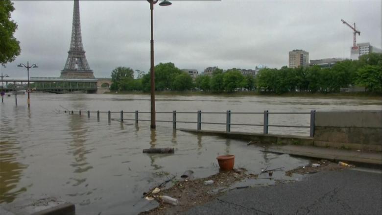 O presidente francês, François Hollande, disse que o gabinete decretará “desastre natural” na semana que vem, liberando recursos para as áreas afetadas