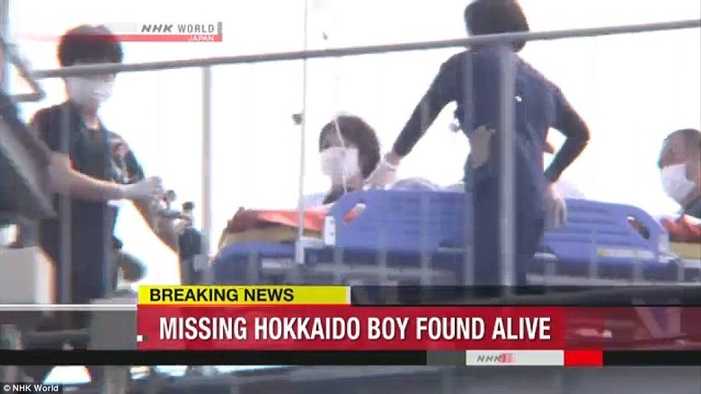 Equipes de resgate japonesas encontraram o menino com boas condições de saúde, de acordo com autoridades de segurança do Japão