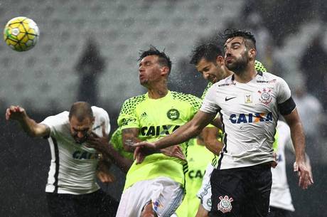 De virada, Corinthians superou o Coritiba pelo Brasileirão