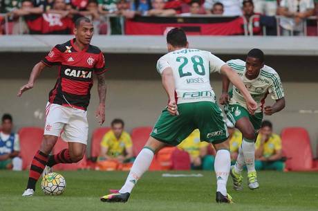 Alan Patrick marcou o gol do Flamengo no duelo
