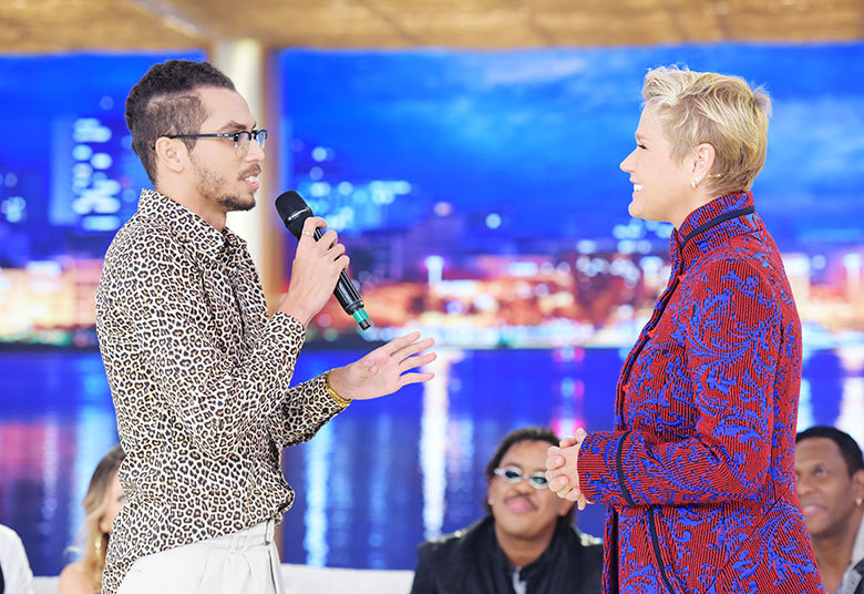 O programa mostra ainda uma surpresa para o youtuber Johny Tertus, que ficou famoso na internet por
interpretar hits de sucessos dos cantores de axé. Para isso, Nany People vai
buscá-lo no aeroporto e, durante o caminho até o estúdio, será surpreendido com
a presença dos cantores Reinaldo do TerraSamba, Tuca do Jamil e Uma Noites
e Carla Cristina de As Meninas