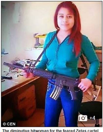 Uma assassina mexicana, que trabalha para o quartel Zetas, um
dos mais notórios do país, confessou ter tido relações sexuais com os corpos
decapitados de suas vítimas e disse que chegou a beber o sangue delas.
Também conhecida como “a pequena”, ficou grávida aos 15 anos,
de um homem 20 anos mais velho que ela. Para sustentar a si mesma e ao filho,
ela trabalhou como prostituta por um tempo, até entrar perigoso mundo do cartel.
— Desde garotinha, eu era uma rebelde. Depois,
me tornei viciada em drogas e alcoólatra