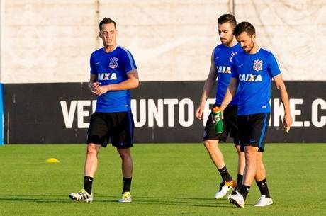 Diretoria do Corinthians continua a procura por reforços 'baratos'