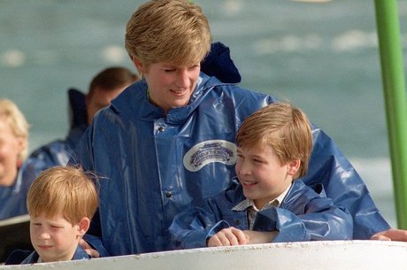 William E Harry Encomendam Estatua Pelos 20 Anos De Morte De Diana Noticias R7 Internacional