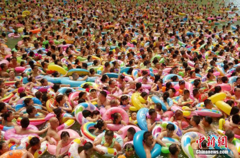 Localizada em Sichuan, essa piscina é popularmente conhecida como o 'Mar Morto da China' — devido ao seu teor de sal ser tão alto quanto de seu homônimo no Oriente Médio