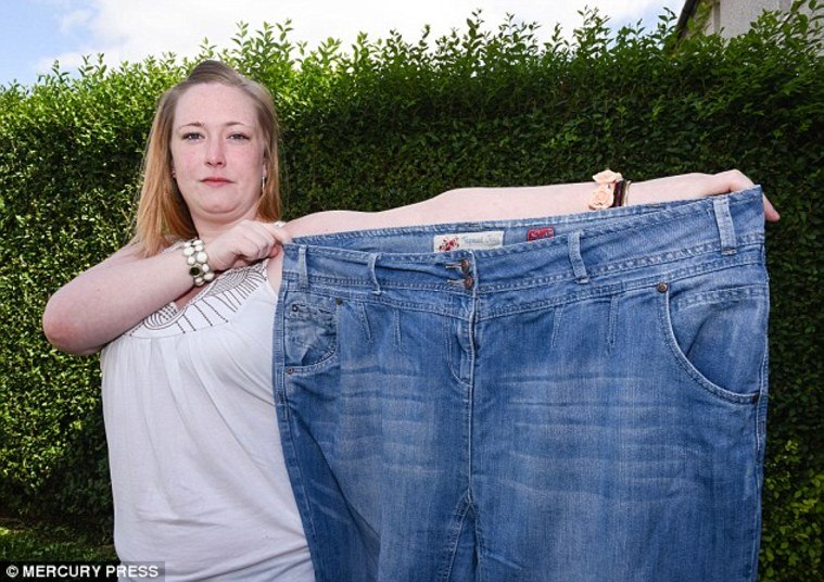 Sophie também precisou abandonar seu emprego devido às hospitalizações
frequentes em decorrência do surto da doença. Agora, a jovem passou a depender
financeiramente do marido, o mecânico Damian Parkin, de 31 anos