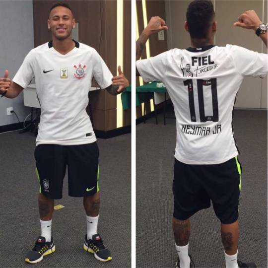 Corinthians celebra ouro do Brasil com foto de Neymar: 'Manto mágico'