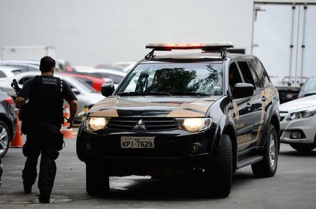 Estão sendo cumpridos sete mandados de prisão preventiva, seis de condução coercitiva e 23 mandados de busca e apreensão