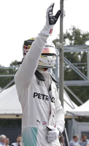 Hamilton comemora mais um pole no ano