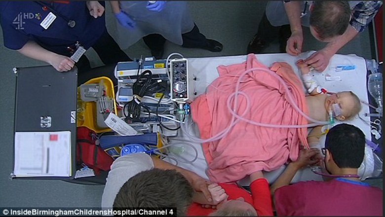 No hospital, os médicos conseguiram fazer o coração de Leyton voltar a bater, e deixaram o menino em coma induzido