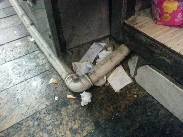 A padaria interditada fica na rua Barata Ribeiro, 652. Os fiscais encontraram o animal morto na área onde eram feitos sanduíches e fezes do animal na área de vendas. Os certificados de dedetização e potabilidade da água estavam vencidos e a cozinha estava muito suja A padaria interditada fica na rua Barata Ribeiro, 652. Os fiscais encontraram o animal morto na área onde eram feitos sanduíches e fezes do animal na área de vendas. Os certificados de dedetização e potabilidade da água estavam vencidos e a cozinha estava muito suja